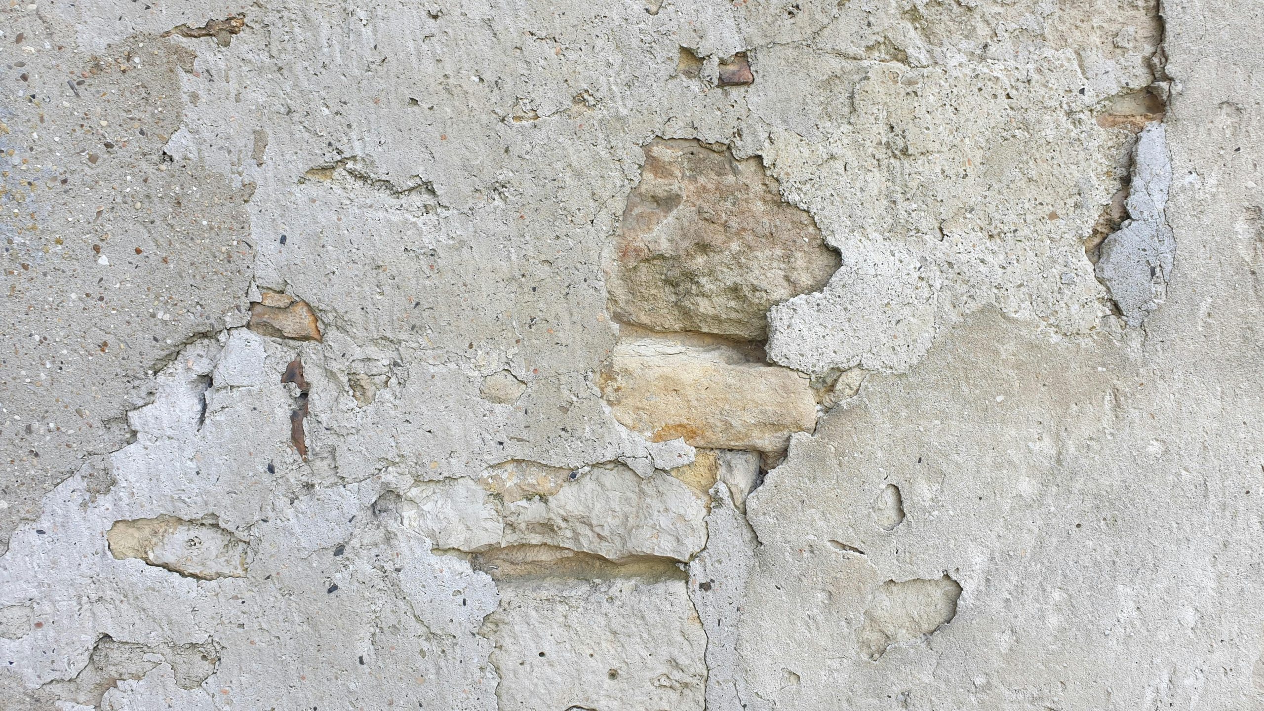 Décapage du mur en pierre naturelle