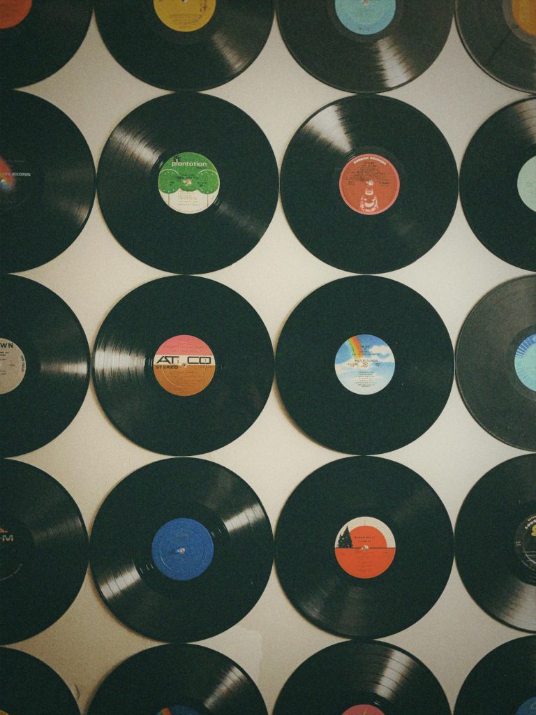 Combien de temps tient la peinture sur papier peint vinyle ?
