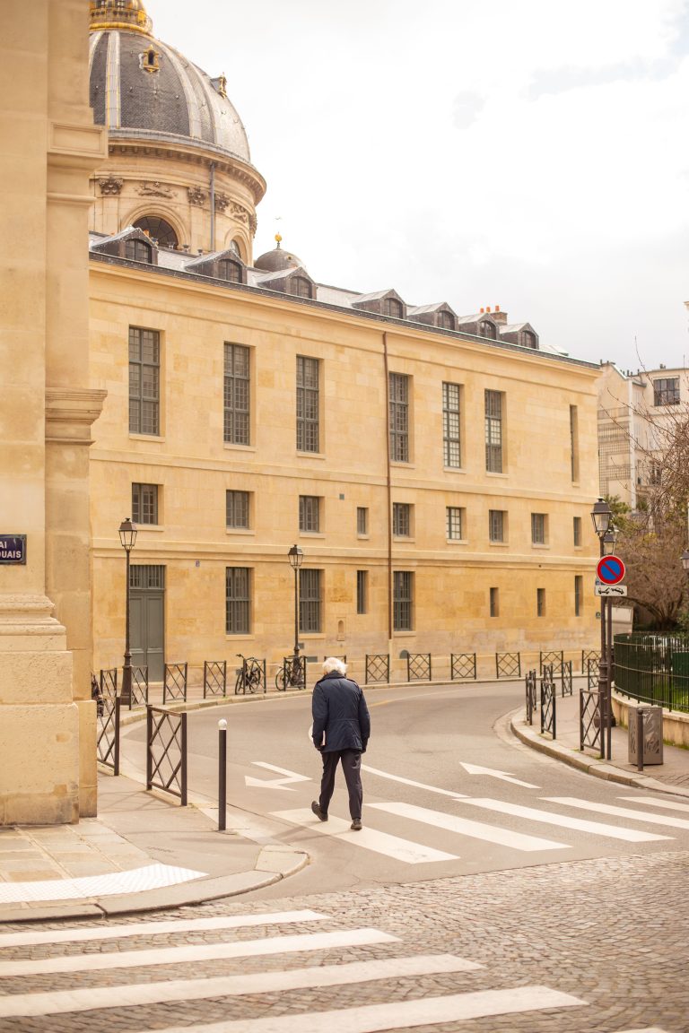 Que trouver au 214 rue de Rivoli près du Louvre ?