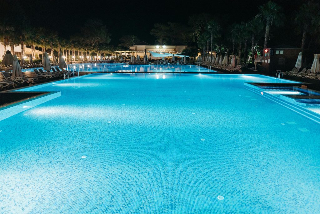 Brome ou chlore pour ta piscine : lequel choisir ?