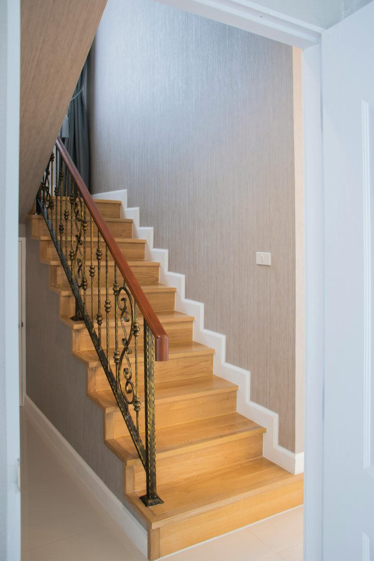 Combien coûte vraiment d&rsquo;habiller un escalier en bois ?