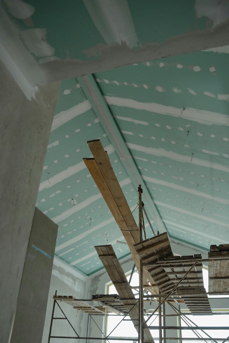 Quelle hauteur minimale pour un faux plafond ?