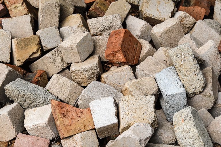 Briques et parpaings : lequel choisir pour ta maison ?